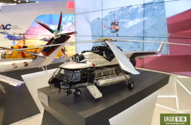 Mô hình tinh xảo trực thăng vận tải đa năng Mi-17.