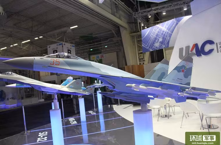 Năm nay, Nga không đem tới những chiếc tiêm kích thế hệ 4,5 Su-35 mà chỉ có mô hình nhỏ của nó.