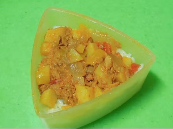 Sau đó, cho lớp nhân lên trên...