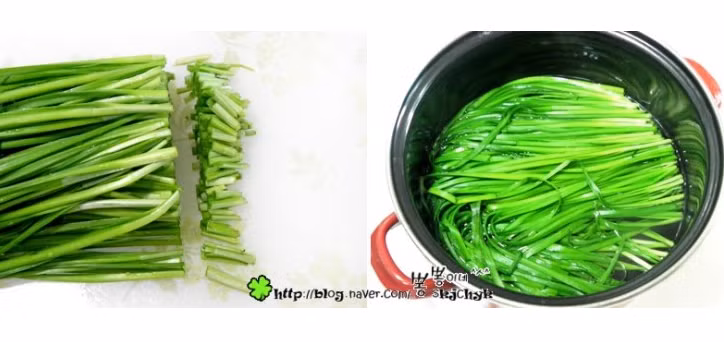 Lá hẹ rửa sạch, cắt phần gốc, nhúng qua nước sôi để có màu xanh tự nhiên nhất.