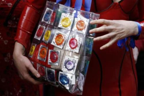  Chất lượng bao cao su không đảm bảo, đã bị hỏng từ trước.