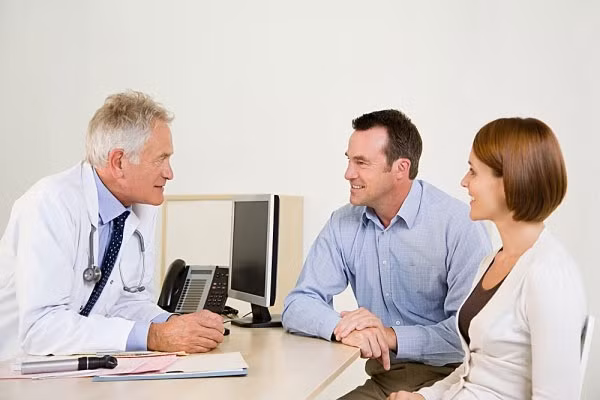 Chính vì vậy, để đảm bảo một cuộc hôn nhân lâu dài và hạnh phúc, việc đi khám sức khỏe tiền hôn nhân là điều cần thiết đối với bất kỳ cặp đôi nào. Thời điểm phù hợp cho việc này là khoảng 3-6 tháng. Đó là thời gian trung bình để có thể điều trị nếu phát hiện bệnh (trừ một số bệnh không thể hoặc phải điều trị suốt đời).