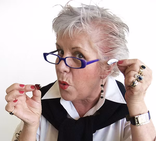 Suy giảm thị lực. Vào độ tuổi này, khá nhiều phụ nữ bị đục thủy tinh thể và thoái hóa điểm vàng.