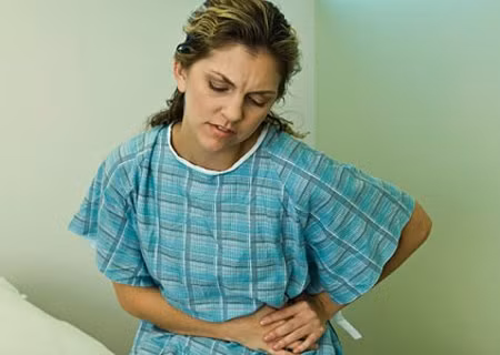 Các bệnh phụ khoa. Do lượng estrogen thời kỳ mãn kinh suy giảm, các loại bệnh phụ khoa bắt đầu tìm đến ‘quấy nhiễu’. Ví dụ như hiện tượng rối loạn chảy máu tử cung, có khoảng 30% phụ nữ thời kỳ mãn kinh có nguy cơ viêm nhiễm âm đạo.