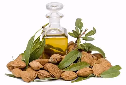 Dầu hạnh nhân. Là một trong những loại tinh dầu nhẹ nhàng nhất nó được sử dụng như là các thành phần hoàn hảo trong cuộc đấu tranh chống lại viêm lỗ chân lông của bạn. Bạn hãy trộn 30 giọt tinh dầu hạnh nhân với dầu ô liu như công thức trước đó, áp dụng nó vào vùng da đang gặp vấn đề của bạn và massage da trong 4-5 – phút. Cuối cùng bạn có thể rửa sạch bằng nước ấm.