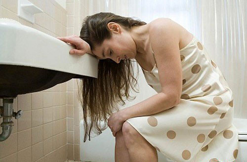 Mùi lạ. Cơ quan sinh dục dưới không bao giờ vô trùng nên thường có mùi đặc biệt. Xét về mặt đảm bảo sức khỏe thì những cố gắng nhằm khử mùi bằng hàng loạt các “vệ sinh phẩm” đều vô bổ, thậm chí có hại. Chúng có thể gây dị ứng. Tuy nhiên khi thấy mùi thay đổi, trở nên nồng nặc hơn thì cũng nên nghĩ tới khả năng viêm nhiễm. Lúc này không nên vội đi mua chất khử mùi mà nên đi đến gặp bác sĩ.