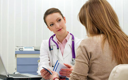 Với nữ giới: Nữ giới nên siêu âm tử cung, buồng trứng để phát hiện những dấu hiệu bất thường mà nhiều phụ nữ mắc phải như u nang buồng trứng, tắc vòi trứng, u xơ tử cung…Ngoài ra, bạn gái nên kiểm tra sớm để tầm soát ung thư vú.