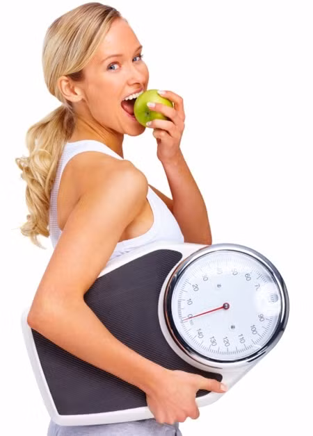 Kiêng khem giảm cân quá đến mức gầy mòn, suy dinh dưỡng, thức quá khuya dẫn đến sự rối loạn tiết hormon, lao động quá cực nhọc, lao động trong môi trường quá độc hại, làm việc trong môi trường có nhiều tia phóng xạ…cũng gây ra tình trạng mãn kinh sớm.