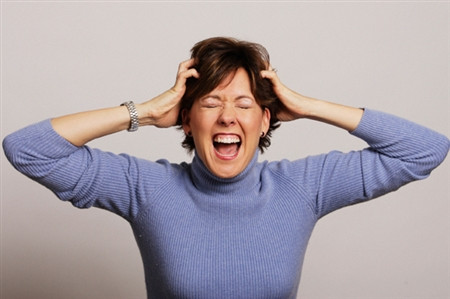 Căng thẳng. Stress là một trong những mối đe dọa lớn nhất đối với sức khỏe trong cuộc sống hiện đại, nhưng cũng là một trong những yếu tố dễ bị bỏ qua nhất. Căng thẳng làm ức chế miễn dịch, gây ra trầm cảm và lo âu, góp phần dẫn đến bệnh béo phì và thậm chí có thể gây ra bệnh tim. Tuy nhiên, người ta ít chú trọng đến những tác động của sự căng thẳng tới hệ thống sinh sản.