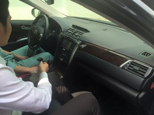 Thông tin ban đầu cho biết Camry 2015 cũng sẽ có 3 phiên bản là 2.0E, 2.5G và 2.5Q. Hiện giá bán xe và thông tin xe mới ở dạng "rò rỉ" và chưa được công bố chính thức từ phía Toyota Việt Nam.