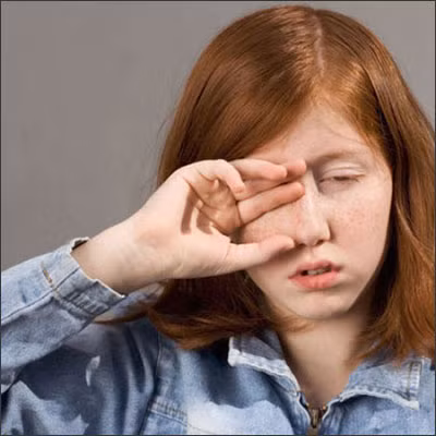 Ðừng bao giờ dụi mắt với những ngón tay, dù là ngón tay ngọc ngà người đẹp, huống chi lại với bàn tay dính đất, một cái khăn, một miếng giấy dơ bẩn…