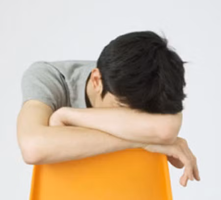 7. Viêm tuyến tiền liệt. Các vi khuẩn chlamydia có thể lây lan đến tuyến tiền liệt. Viêm tuyến tiền liệt có thể gây đau trong hoặc sau khi quan hệ tình dục, sốt và ớn lạnh, đi tiểu đau và đau lưng.