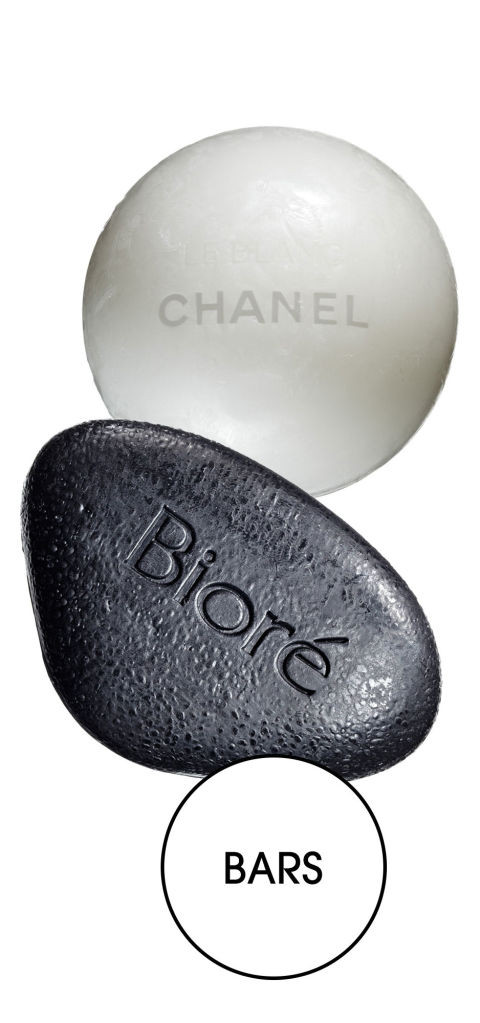 Xà bông rửa mặt. Khác với xà bông tắm, xà bông rửa mặt được sản xuất với các thành phần tẩy rửa nhẹ, thêm các hoạt chất dưỡng da như tinh dầu jojoba, thành phần làm mềm và trắng da.