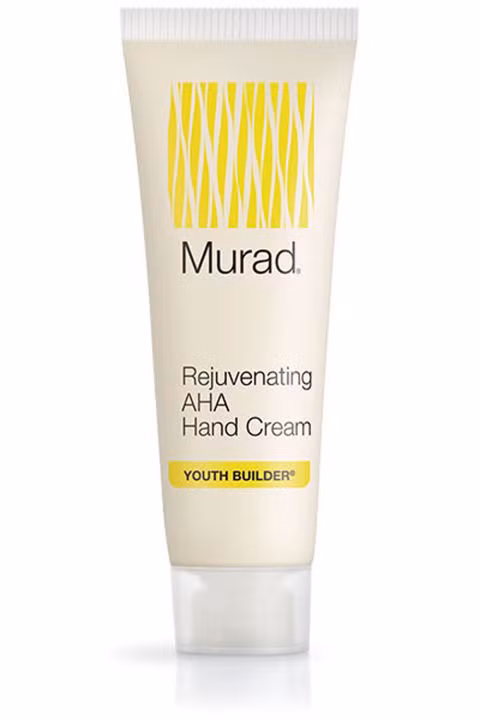 Kem dưỡng da tay giúp làm sáng da. Kem dưỡng da tay Murad chứa các thành phần như axit glycolic, nước hoa hồng và tinh chất tẩy tế bào chết giúp tái sinh da, tăng cường độ sáng cho da chỉ trong 1 tuần.