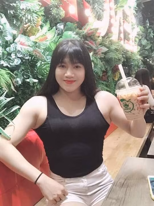 My nu co than hinh sieu co bap khien dan ong cung 