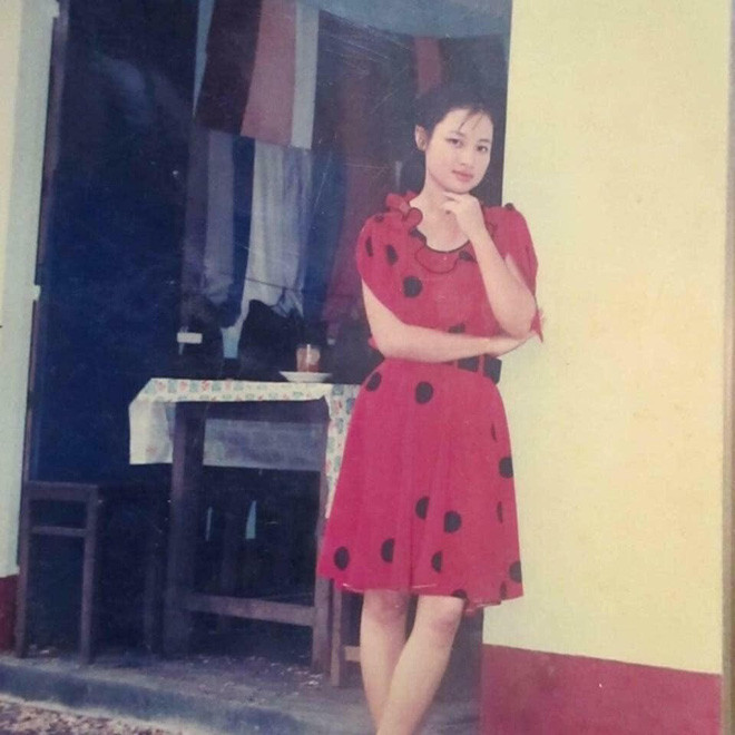 Cô nàng Minh Vy khoe ảnh mặt mộc của mẹ không thua kém hotgirl thời nay.