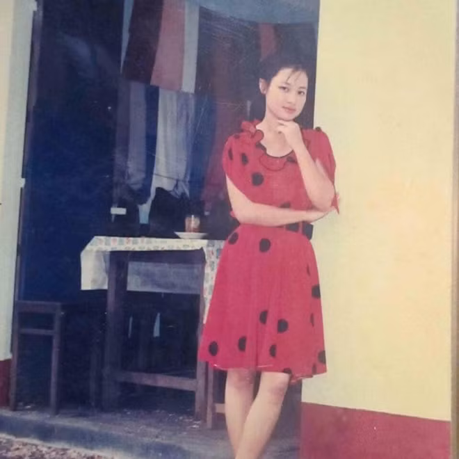 Cô nàng Minh Vy khoe ảnh mặt mộc của mẹ không thua kém hotgirl thời nay.