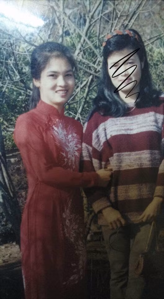 Ngay sau khi cô gái trẻ này chia sẻ những hình ảnh trên về "thời quá khứ" tươi đẹp của mẹ, cư dân mạng được một phen sôi sục và đồng loạt hưởng ứng phong trào, hãnh diện khoe ảnh "vang bóng một thời" của mẹ mình. Cô nàng Thanh Giang cũng khoe ảnh xinh đẹp của cô và ngậm ngùi thừa nhận mình cũng...giống bố!