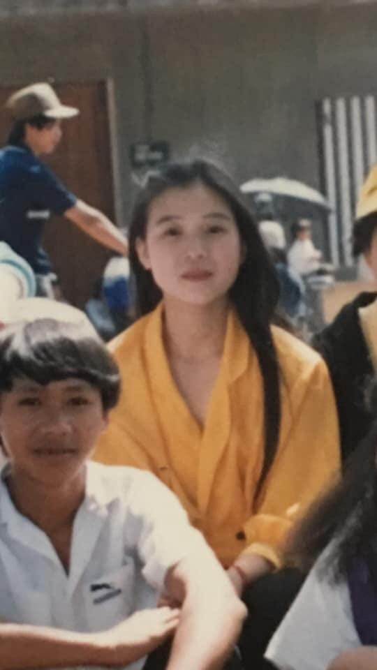 Trên một diễn đàn thu hút sự tham gia đông đảo của giới trẻ, cô gái có nickname An An, đến từ thành phố Hồ Chí Minh đã đăng tải những bức hình đẹp đến ngỡ ngàng thời xưa của mẹ mình.