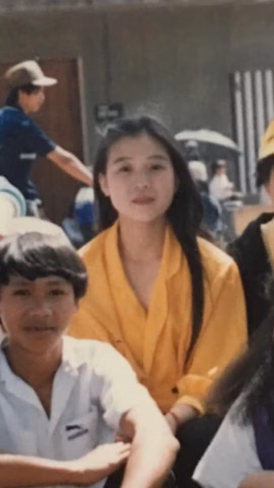 Trên một diễn đàn thu hút sự tham gia đông đảo của giới trẻ, cô gái có nickname An An, đến từ thành phố Hồ Chí Minh đã đăng tải những bức hình đẹp đến ngỡ ngàng thời xưa của mẹ mình.