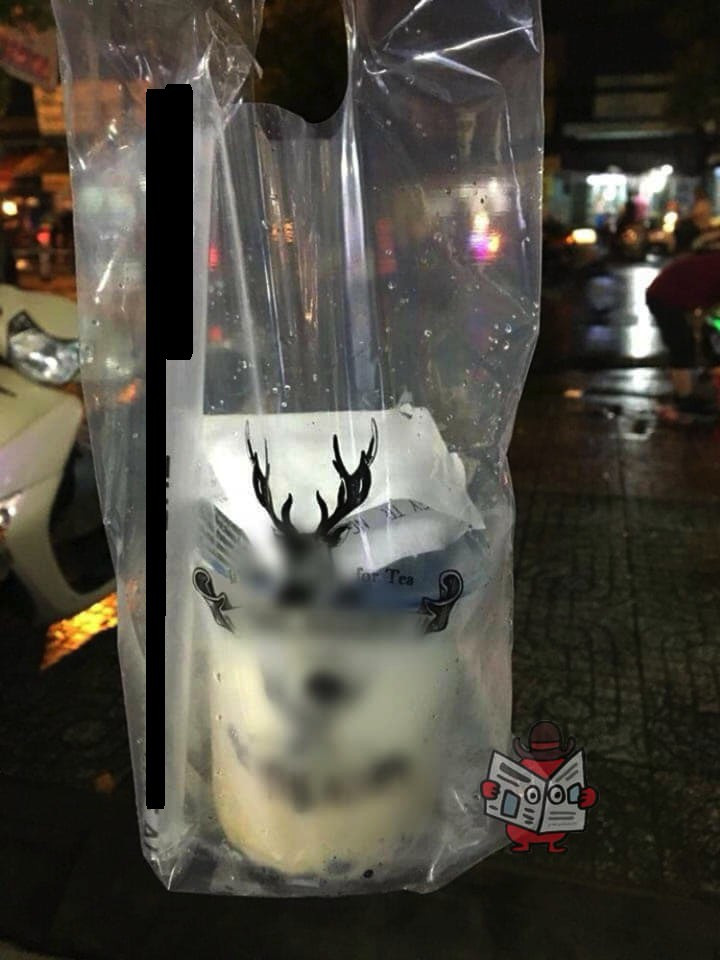 Dan mang buc xuc chuyen tai xe gia mua tra sua bi khach 