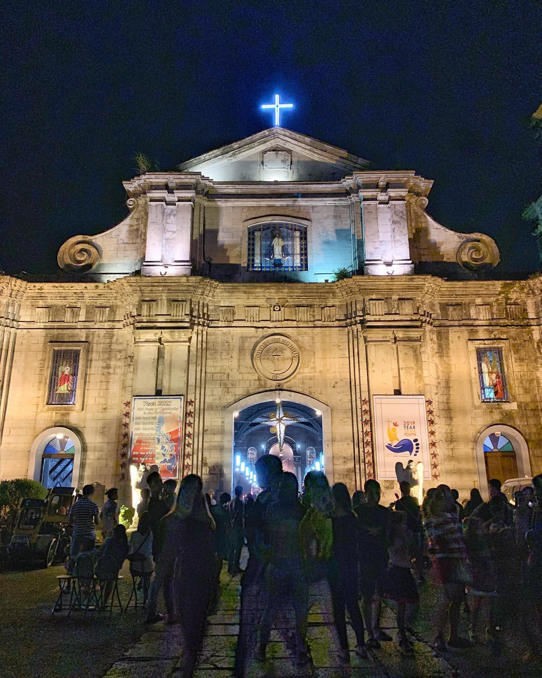 Philippines: Khoảng 80% dân số Philippines là người Công giáo, Philippines cũng là quốc gia theo Thiên Chúa giáo lớn ở châu Á. Giáng sinh được tổ chức trên khắp đất nước, ngoại trừ các khu vực như Mindanao (Philippines) - nơi Hồi giáo là tín ngưỡng chính.