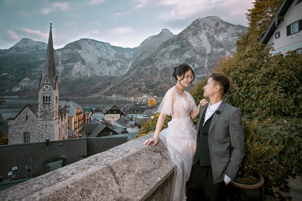 Được biết, chú rể hơn cô dâu 6 tuổi và theo nhận xét của bạn bè thân thiết thì hai người cực kỳ xứng đôi.