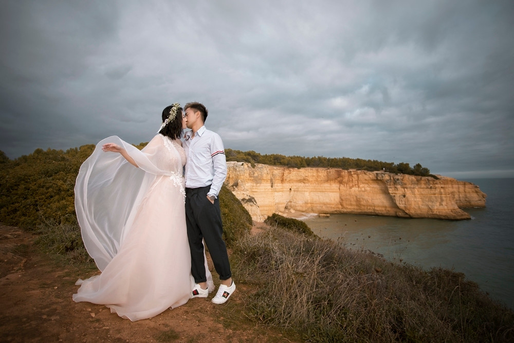 Cô dâu Yến Nhi chia sẻ cô yêu chồng vì sự chân thành, chính những cử chỉ nhỏ và chăm sóc cô khiến cô cảm thấy mình được trân trọng và nâng niu.