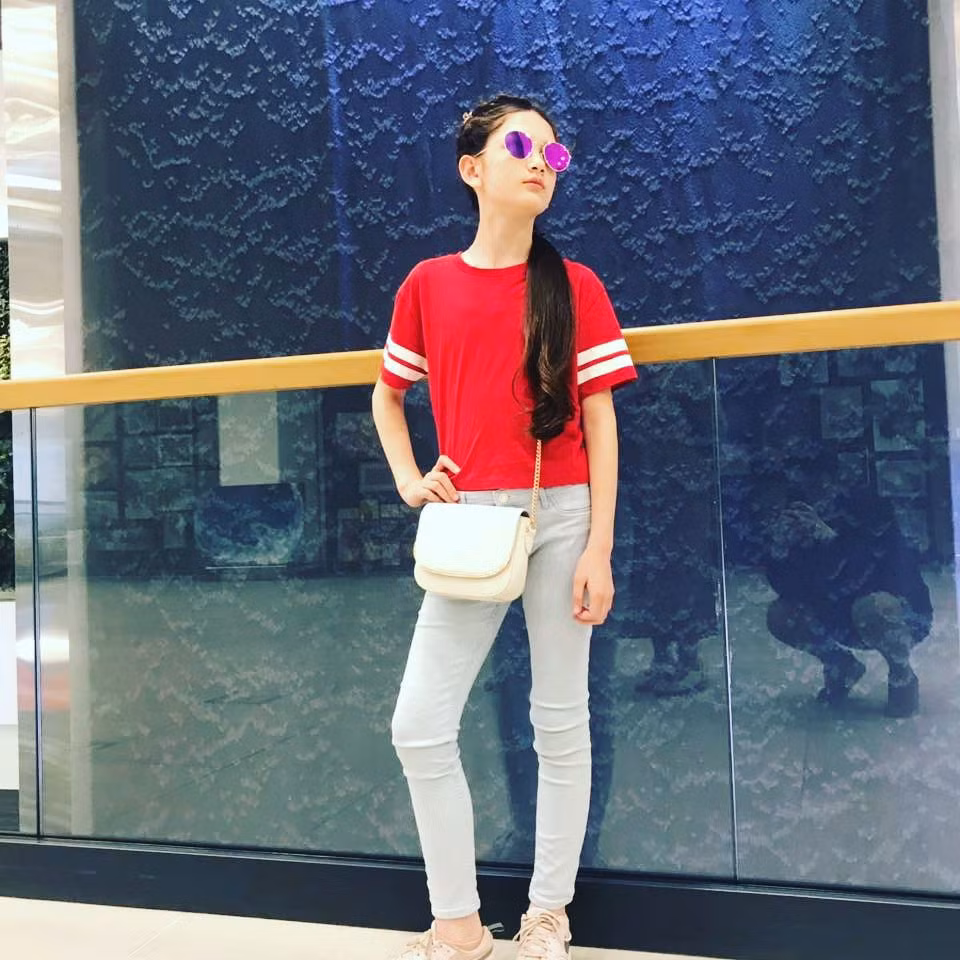 Dù mới tuổi 11 nhưng Thanh Giang cao 1,57 m. Sở thích của em là bơi lội và đánh đàn piano.