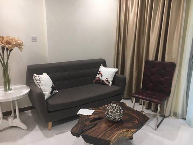 Như vậy, ở tuổi 28, Kiko Chan đã có trong tay 3 căn hộ ở Tp. Hồ Chí Minh. Trên trang cá nhân, người đẹp thường chia sẻ hình ảnh nội thất một căn hộ mà cô không sử dụng và cho bạn bè thuê.