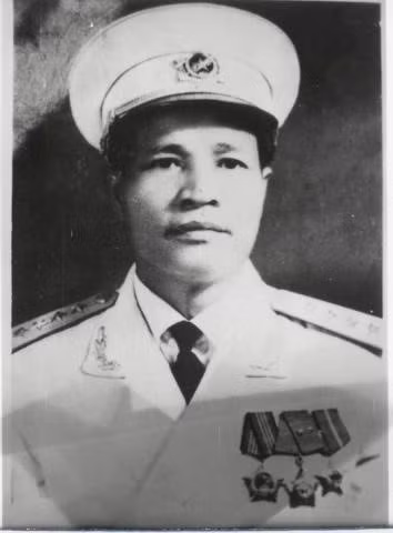 Đại tướng Nguyễn Chí Thanh (1914–1967) là một vị tướng lỗi lạc của Quân đội Nhân dân Việt Nam. Tháng 8/1945, ông được bầu làm Bí thư Khu ủy khu IV và được cử đi dự Quốc dân Đại hội ở Tân Trào. Trong Đại hội Đảng ở Tân Trào, ông được bầu vào Ban chấp hành Trung ương Đảng và được chỉ định làm Bí thư Xứ ủy Trung Kỳ có nhiệm vụ theo dõi và tổ chức giành chính quyền tại Trung Kỳ trong Cách mạng tháng 8.