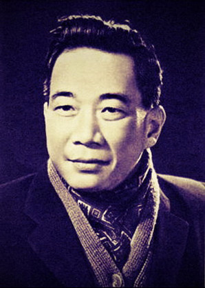 Trong cuộc Cách mạng tháng 8, nhà thơ Tố Hữu (1920 – 2002) là Chủ tịch Ủy ban Khởi nghĩa Thừa Thiên - Huế, nơi đặt kinh đô của triều đình nhà Nguyễn trước 1945.