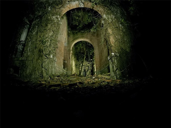 Theo các nhà khoa học, tước thời điểm phát hiện, hòn đảo từng có sự xuất hiện của con người. Cụ thể, nhiều ghi chép lịch sử chỉ ra rằng một nhóm người Italy đã sinh sống ở đây từ năm 2.000 trước Công nguyên (Học viện Bách khoa Worcester ở Mỹ). Ảnh: Misrday.