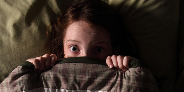 Dẫu vậy, vẫn có lý giải khoa học về việc tại sao con người hay tỉnh dậy vào thời điểm này. Theo lịch y học của Trung Hoa, nội tạng của chúng ta hoạt động trong 24 giờ với những thời điểm mà bộ phận này công suất hơn bộ phận kia. Vào khoảng 1-3 giờ sáng là lúc mà phổi hoạt động mạnh. Nếu cảm thấy có vấn đề, nó sẽ đánh thức bạn dậy. Ngoài ra, nó còn phụ thuộc vào chu kỳ sinh học của cơ thể chúng ta. Có nghiên cứu cho rằng đó là thời điểm mà con người chuyển từ giấc ngủ sâu tới giấc ngủ nhẹ hơn. Và vì não bộ hoạt động nhiều hơn trong giấc ngủ nhẹ, chúng ta dễ bị đánh thức dậy hơn.