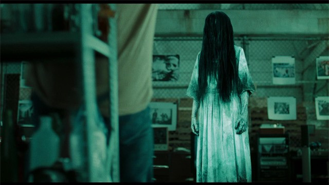 Một số ý kiến khác được đưa ra, cho rằng đây là lúc mà những người thân trong gia đình tới để thăm chúng ta. Vì thế, căn phòng đột ngột thay đổi nhiệt độ, cơ thể chúng ta cảm nhận được và tỉnh dậy. Quan điểm thông thường hơn của người Việt và người châu Á nói chung, đó là khi cửa địa ngục mở, những linh hồn bên dưới sẽ lên trần gian. Cũng có khi, người ta coi giờ mở cửa là 21:21, và tới 3 giờ sáng, thế giới âm dương đang tách dần nhau ra.