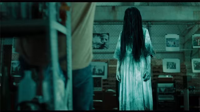 Một số ý kiến khác được đưa ra, cho rằng đây là lúc mà những người thân trong gia đình tới để thăm chúng ta. Vì thế, căn phòng đột ngột thay đổi nhiệt độ, cơ thể chúng ta cảm nhận được và tỉnh dậy. Quan điểm thông thường hơn của người Việt và người châu Á nói chung, đó là khi cửa địa ngục mở, những linh hồn bên dưới sẽ lên trần gian. Cũng có khi, người ta coi giờ mở cửa là 21:21, và tới 3 giờ sáng, thế giới âm dương đang tách dần nhau ra.