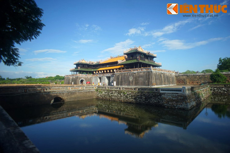 Ngọ Môn là một công trình vừa bề thế, vừa mang một vẻ đẹp thanh nhã và duyên dáng, rất hoà hợp với cảnh quan xung quanh. Có thể xếp Ngọ Môn vào hàng những công trình kiến trúc nghệ thuật xuất sắc nhất của triều Nguyễn nói riêng và kiến trúc cổ Việt Nam nói chung.