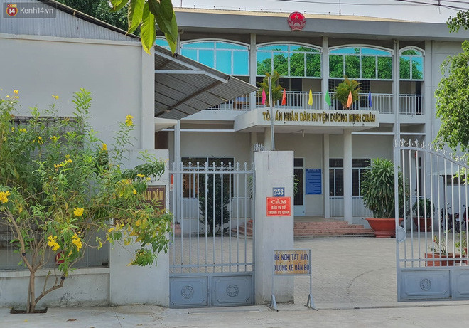 Đây là một vụ án gây rúng động dư luận vào giữa năm 2020 khi hành vi của thầy giáo hết sức đồi bại, cùng một lúc xâm hại tình dục với 4 nam sinh tại chính ngôi trường mình đang giảng dạy. (Ảnh: Kênh 14)