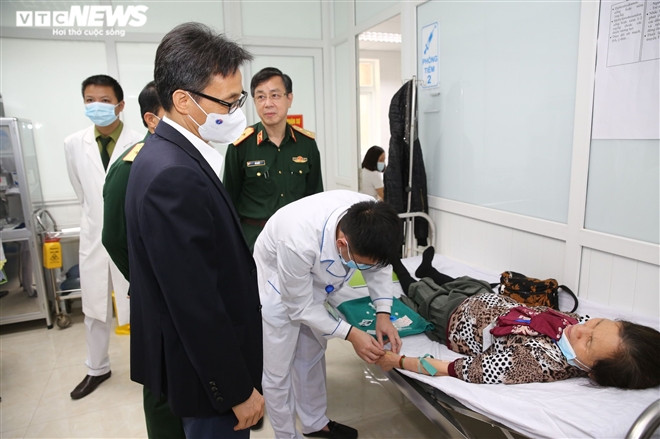 Theo Phó thủ tướng, mỗi tình nguyện viên đang trực tiếp đóng góp vào quá trình nghiên cứu, phát triển vắc-xin của Việt Nam để làm sao trong thời gian nhanh nhất có được vắc- xin phòng COVID-19 phục vụ công tác phòng chống dịch bệnh. Đây còn là niềm tự hào, tin tưởng đối với đội ngũ các nhà khoa học nghiên cứu phát triển vắc-xin của Việt Nam, cũng là mong mỏi của nhân dân. (Ảnh: vtc news)