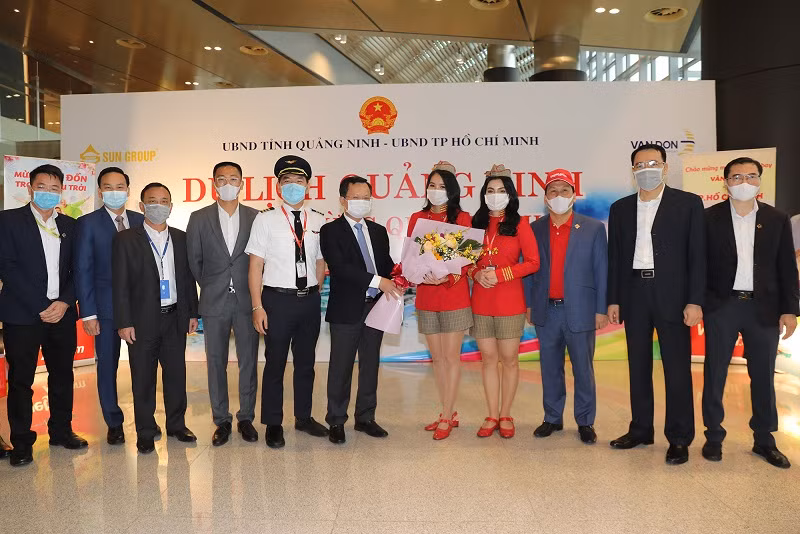 San bay Van Don ngay dau tien hoat dong lai sau dich COVID-19-Hinh-7