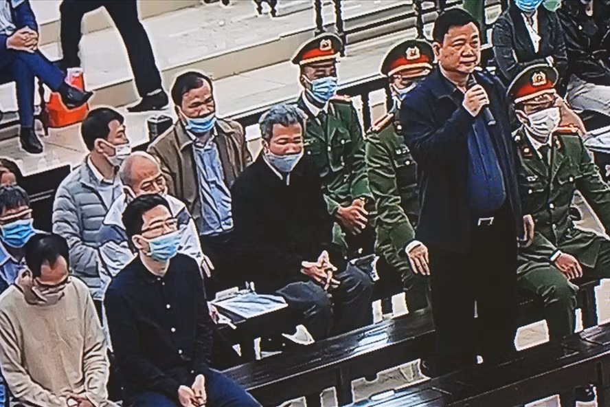 Hinh anh Dinh La Thang va Trinh Xuan Thanh trong phien toa 8/3