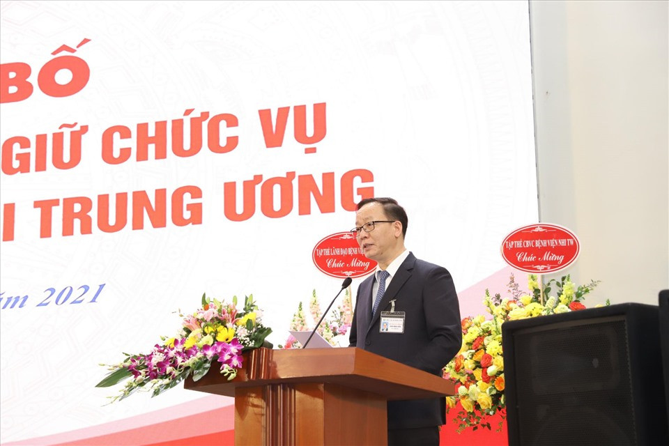 Ông cũng gửi lời cảm ơn trước sự tín nhiệm của tập thể Ban Chấp hành Đảng ủy, Ban Giám đốc và đặc biệt là toàn thể cán bộ, thầy thuốc, người lao động của Bệnh viện Nhi T.Ư dành cho cá nhân đồng chí trong suốt thời gian qua. (Ảnh: Lao động)