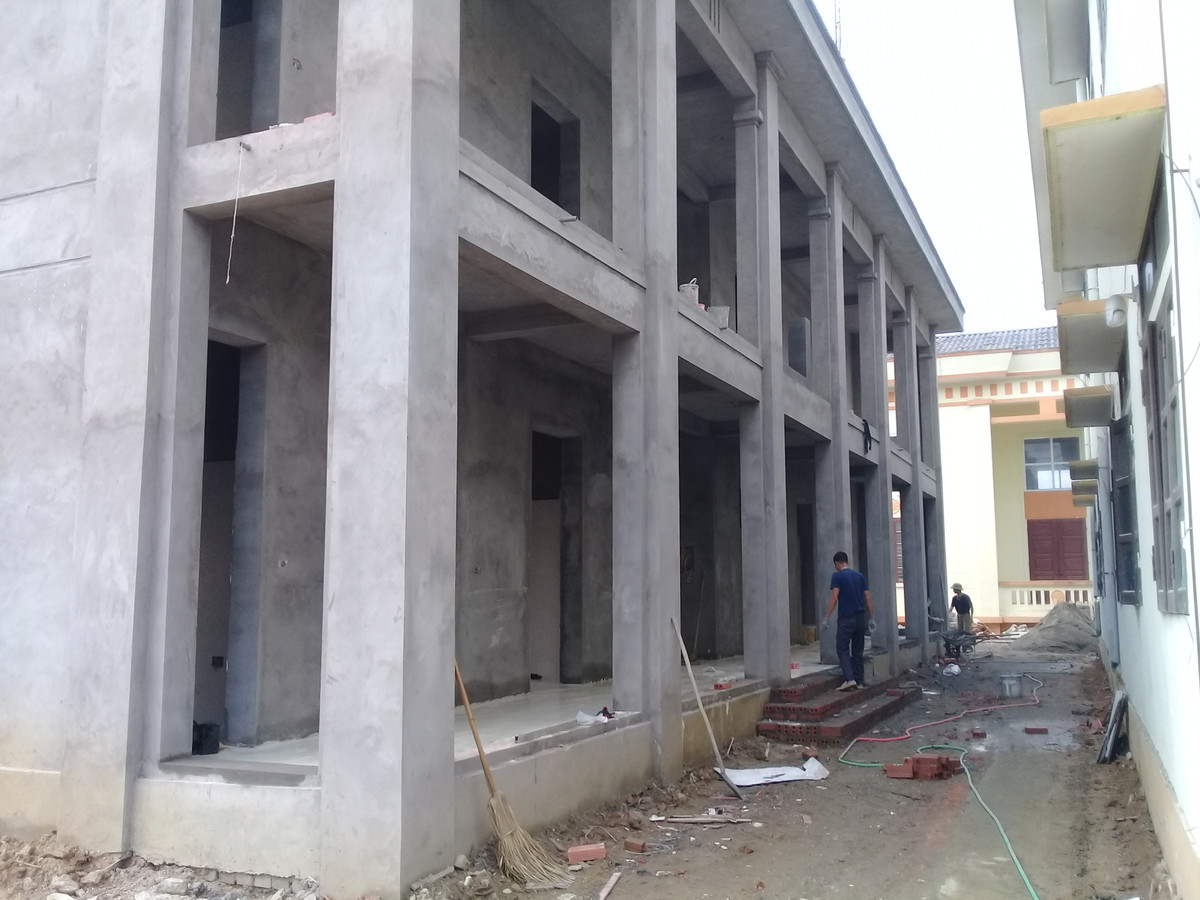 Sau khi sap nhap xa, nhieu tru so de tha bo, co moc um tum-Hinh-10