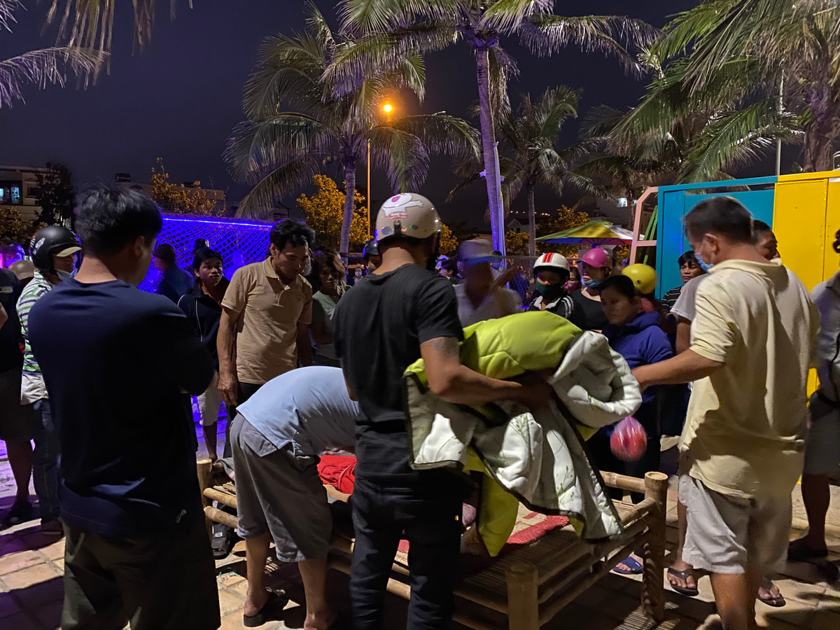 Be trai 7 tuoi tam bien cung anh, chet duoi thuong tam