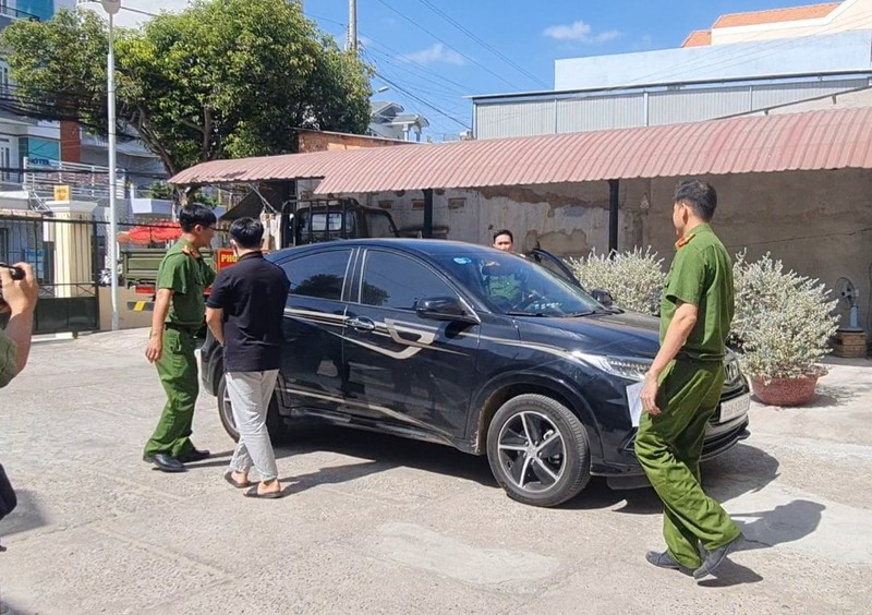 Khoi to 2 giam doc chi nhanh lua ban dat, chiem doat 70 ty dong-Hinh-5