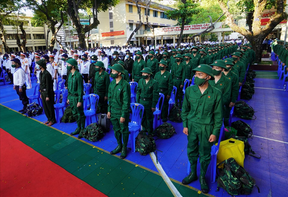 Năm nay, vì dịch bệnh nên các địa phương đảm bảo giao nhận quân nhanh gọn, thời gian không quá 20 phút. (Ảnh: Lao Động)
