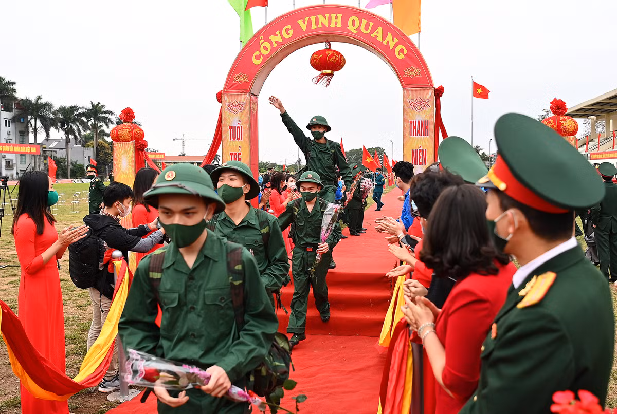 Xuc dong khoang khac nguoi than tien cac tan binh len duong nhap ngu-Hinh-2