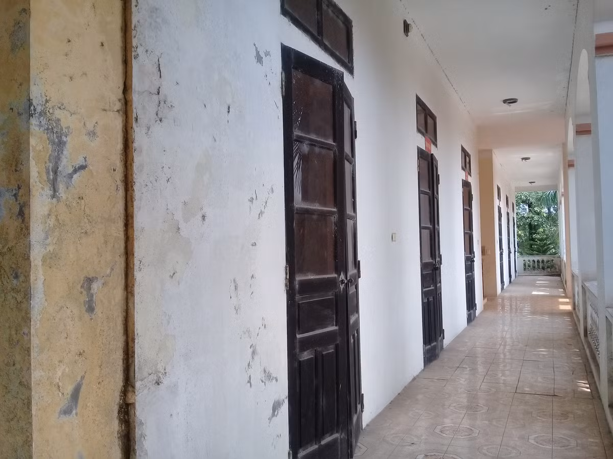 Lãnh đạo xã Phú Lâm, Đoan Hùng nói: ''Đối với các trụ sở xã dôi dư sau sáp nhập nếu không kịp thời xử lý thì sẽ không tránh khỏi tình trạng xuống cấp, hư hỏng gây lãng phí. Đặc biệt là địa phương chúng tôi cũng đang triển khai bán đấu giá để lấy kinh phí xây dựng cơ sở vật chất nhà văn hóa khu dân cư''.