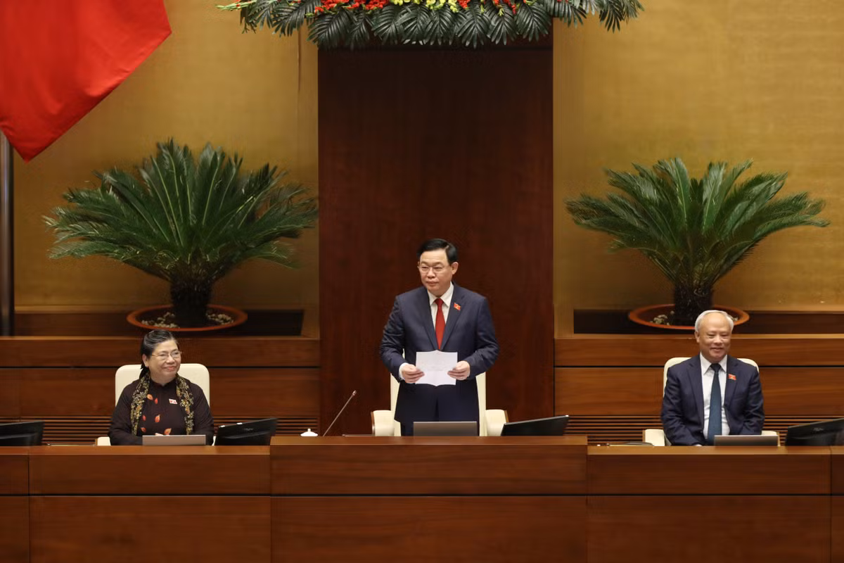 Tân Chủ tịch Quốc hội Vương Đình Huệ điều hành phiên họp.