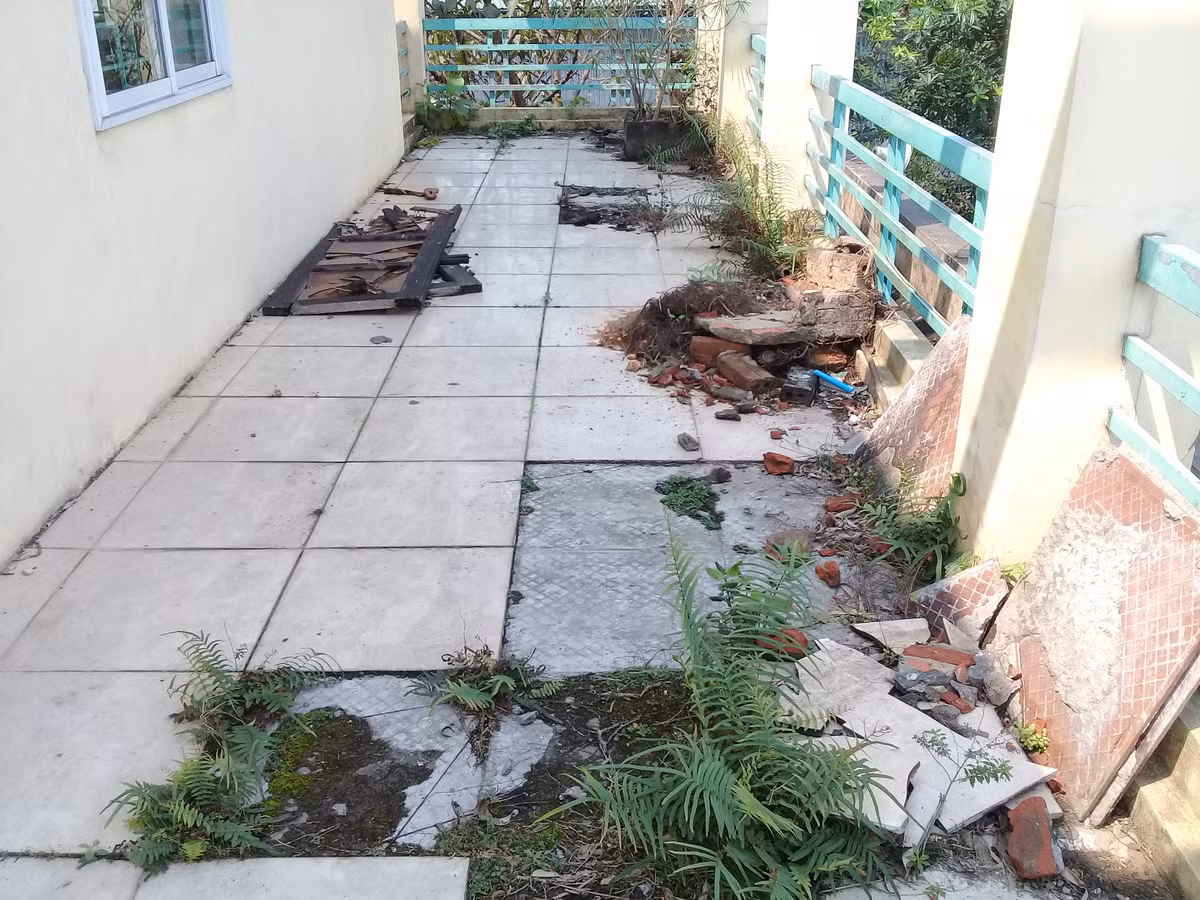 Sau khi sap nhap xa, nhieu tru so de tha bo, co moc um tum-Hinh-14